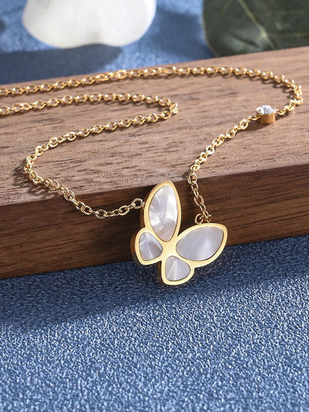 

MYKI Gold-Plated Cute Opal Shine Butterfly Pendant