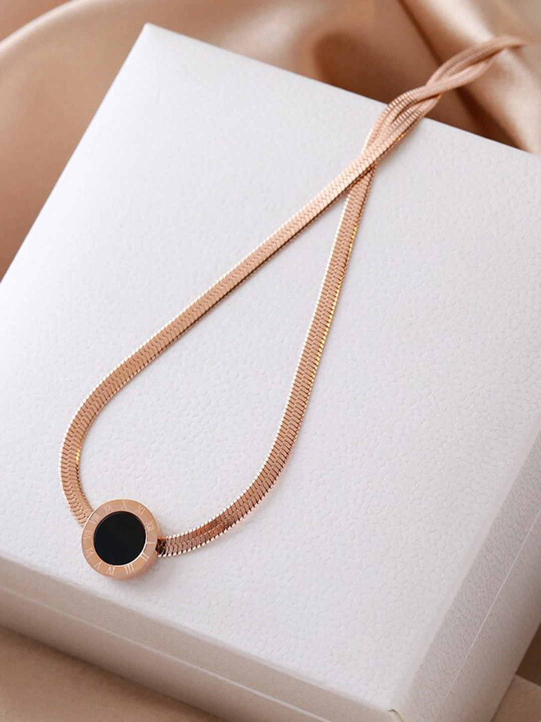 

MYKI Rose Gold-Plated Round Shape Pendant With Chain