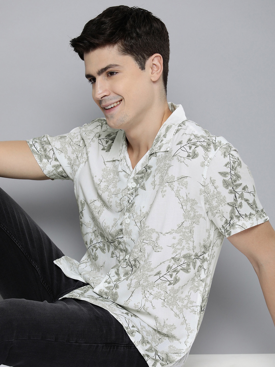 

HERE&NOW Men Slim Fit Floral Opaque Printed Cuban Collar Casual Shirt, White