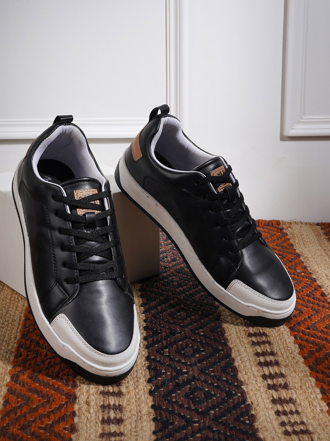 

Mast & Harbour Men Black And White Comfort Insole Sneakers