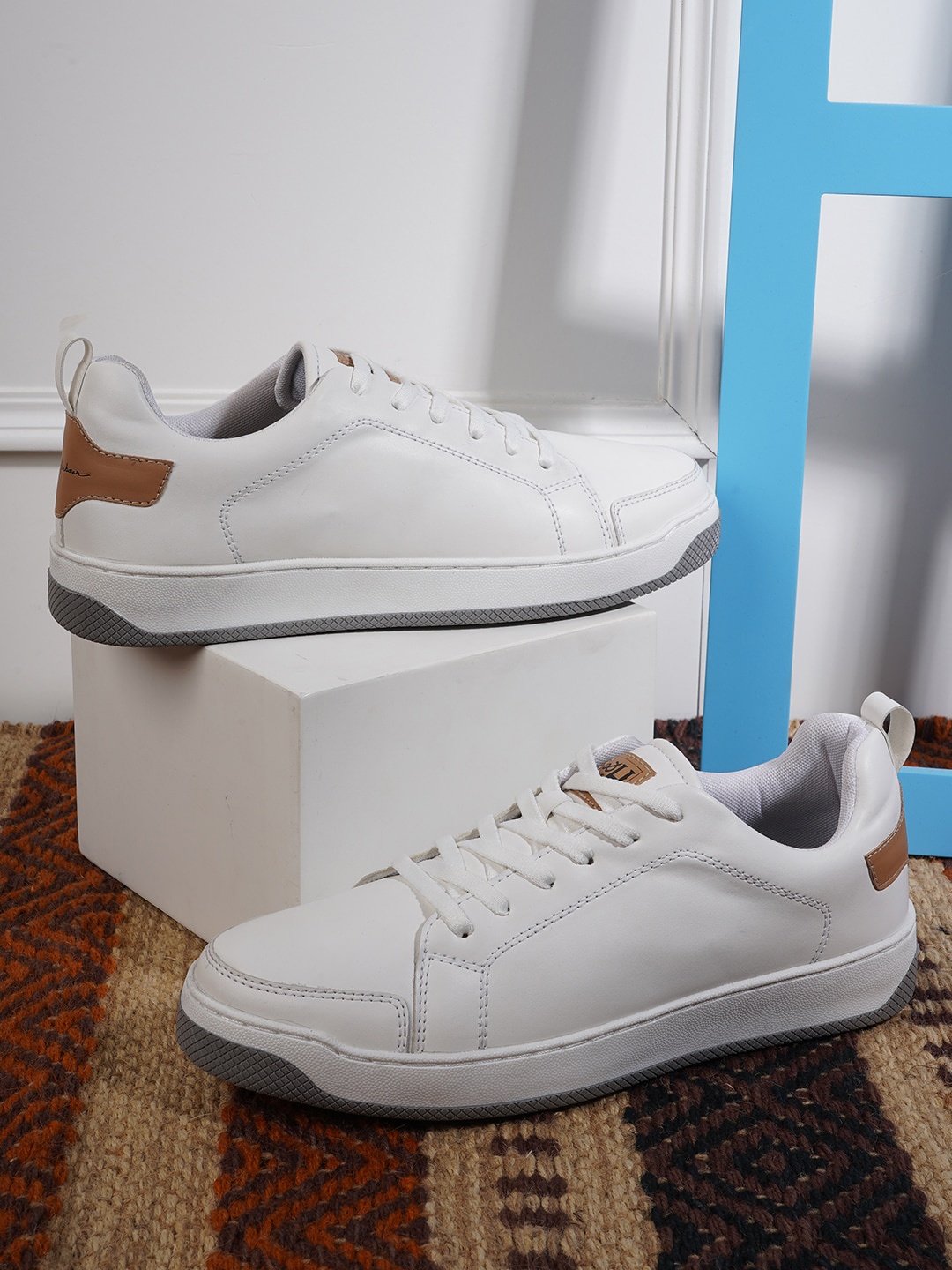

Mast & Harbour Men White And Brown Comfort Insole Sneakers