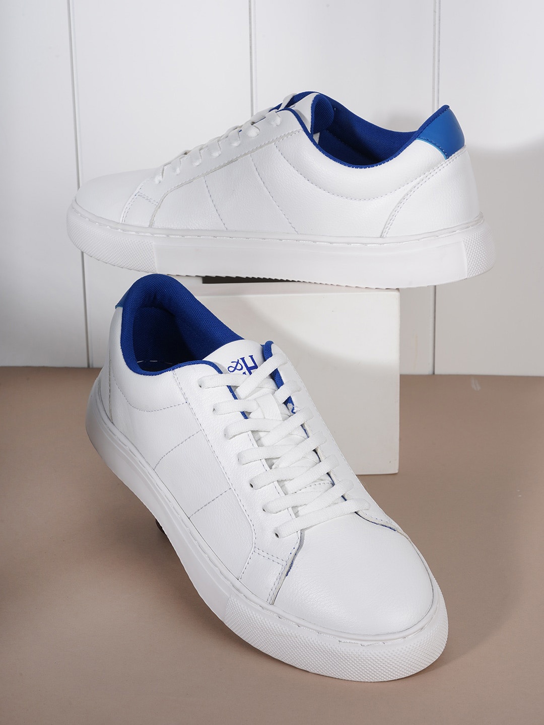 

Mast & Harbour Men White And Blue Comfort Insole Sneakers