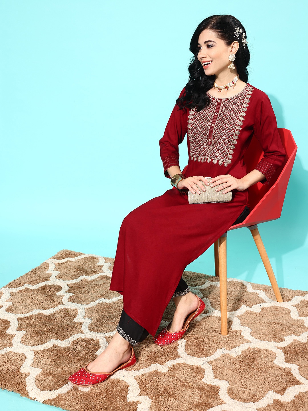 

Nayo Women Maroon Thread Work Kurta