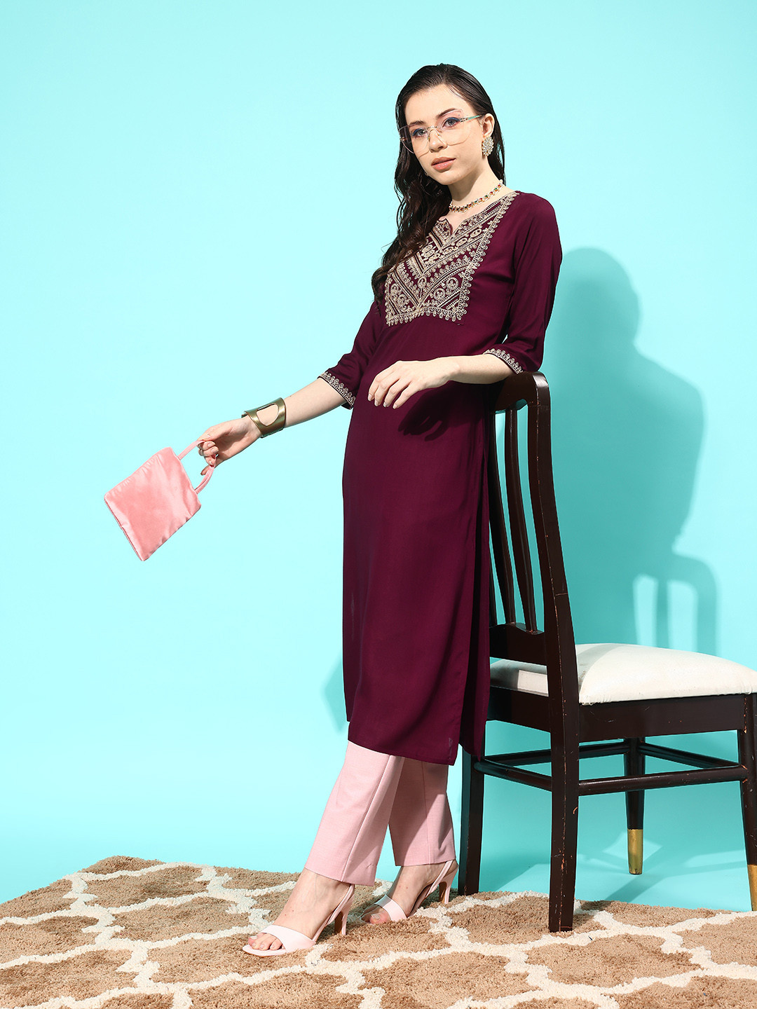 

Nayo Women Burgundy Thread Work Kurta