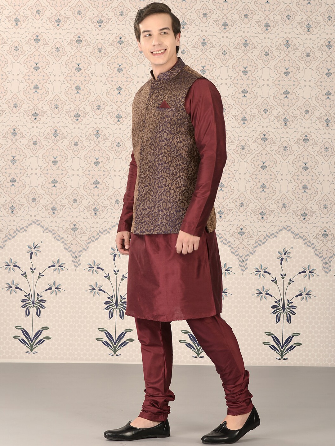 

Ode by House of Pataudi Maroon & Navy Blue Kurta with Churidar & Nehru jacket