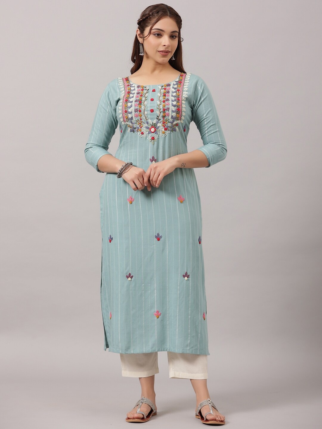 

Amchoor Floral Embroidered Sequinned Kurta, Blue