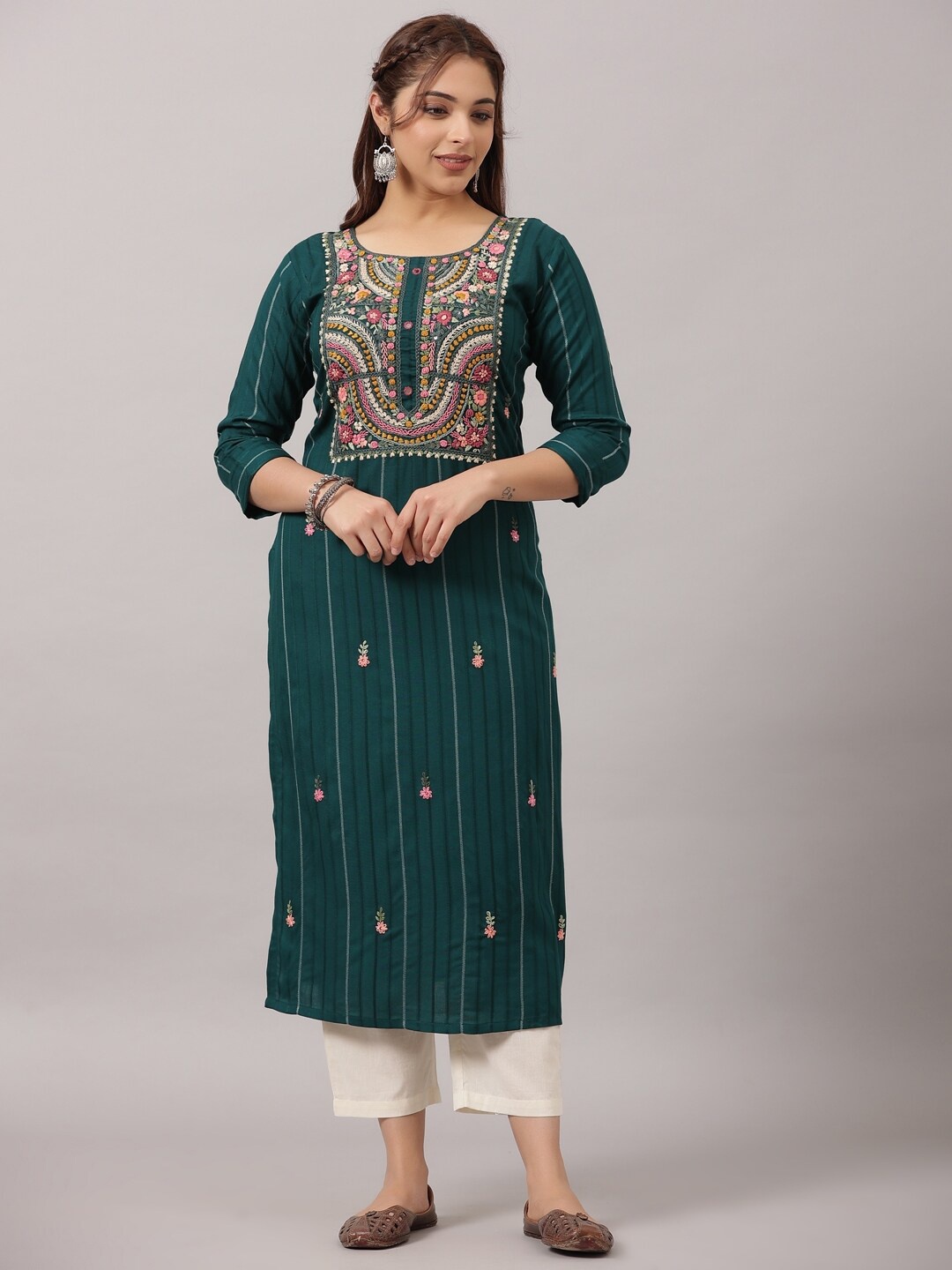 

Amchoor Floral Yoke Design Thread Work Kurta, Green