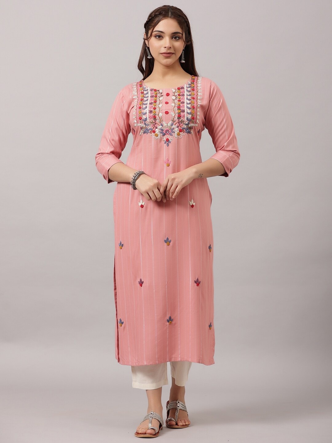 

Amchoor Floral Embroidered Sequinned Kurta, Peach