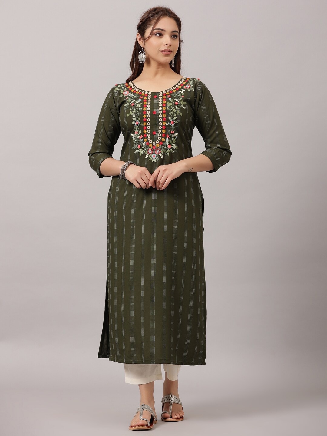 

Amchoor Floral Embroidered Mirror Work Straight Kurta, Olive