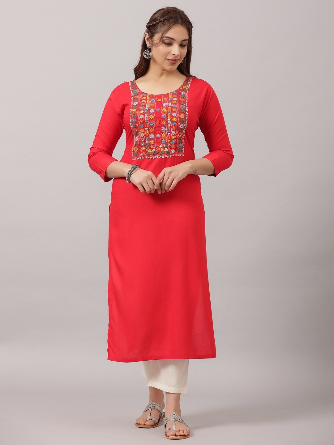 

Amchoor Floral Yoke Design Thread WorkKurta, Red