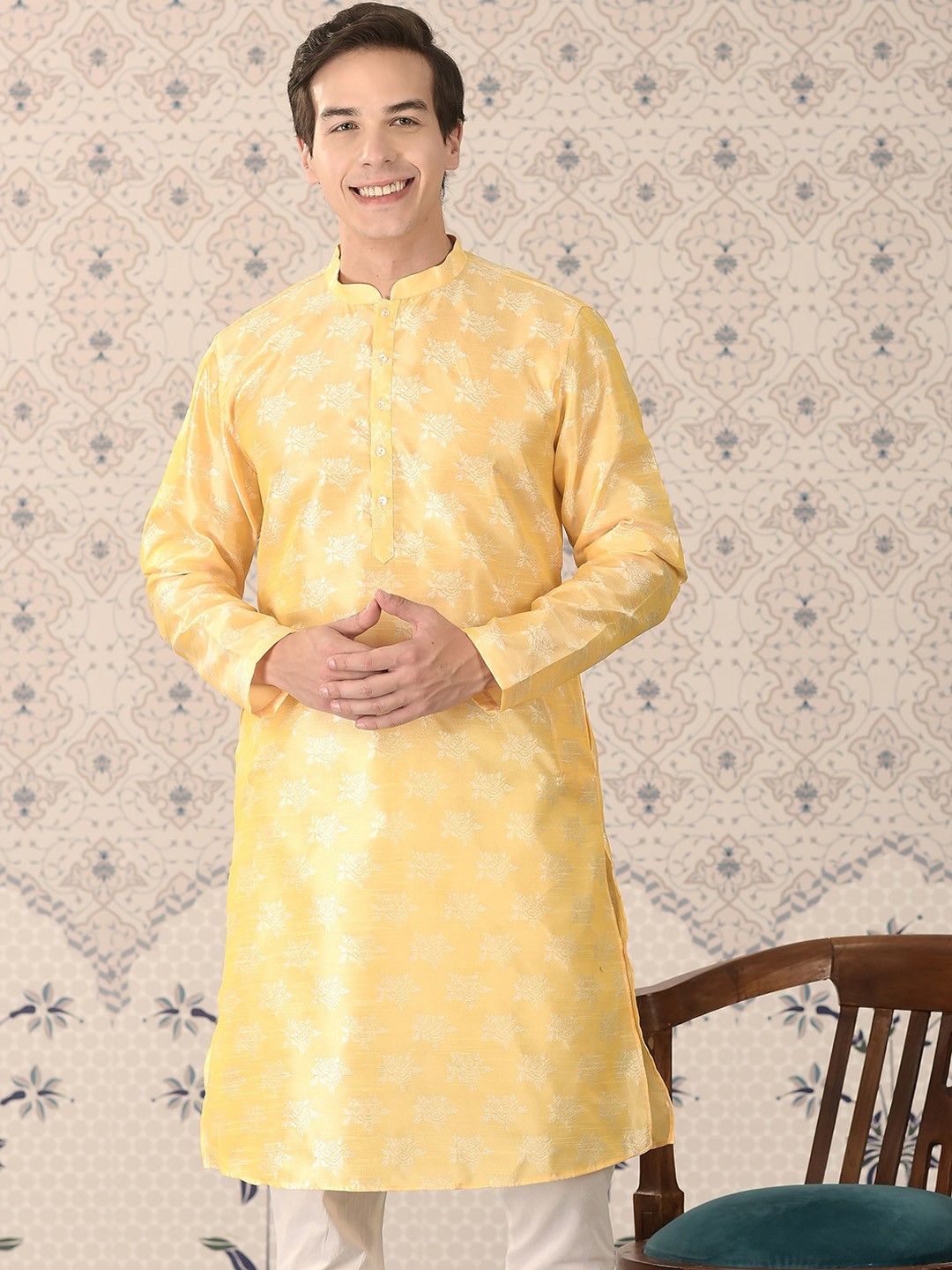 

Ode by House of Pataudi Men Yellow Mandarin Collar Woven Design Straight Kurta