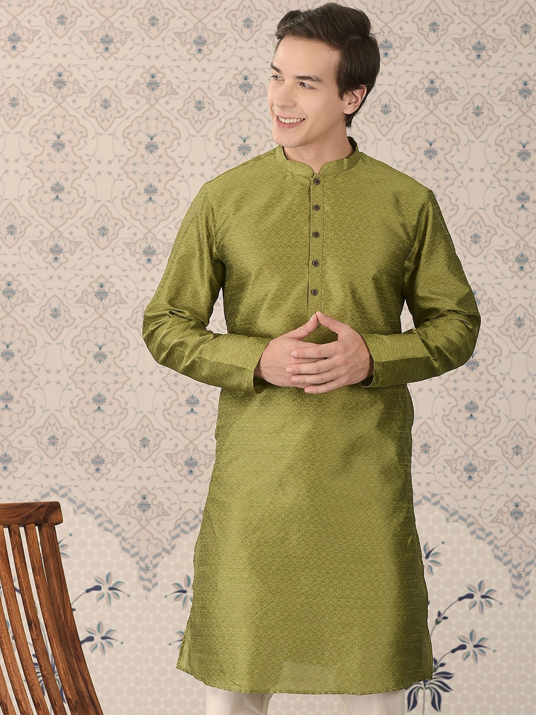 

Ode by House of Pataudi Men Green Mandarin Collar Woven Design Straight Kurta