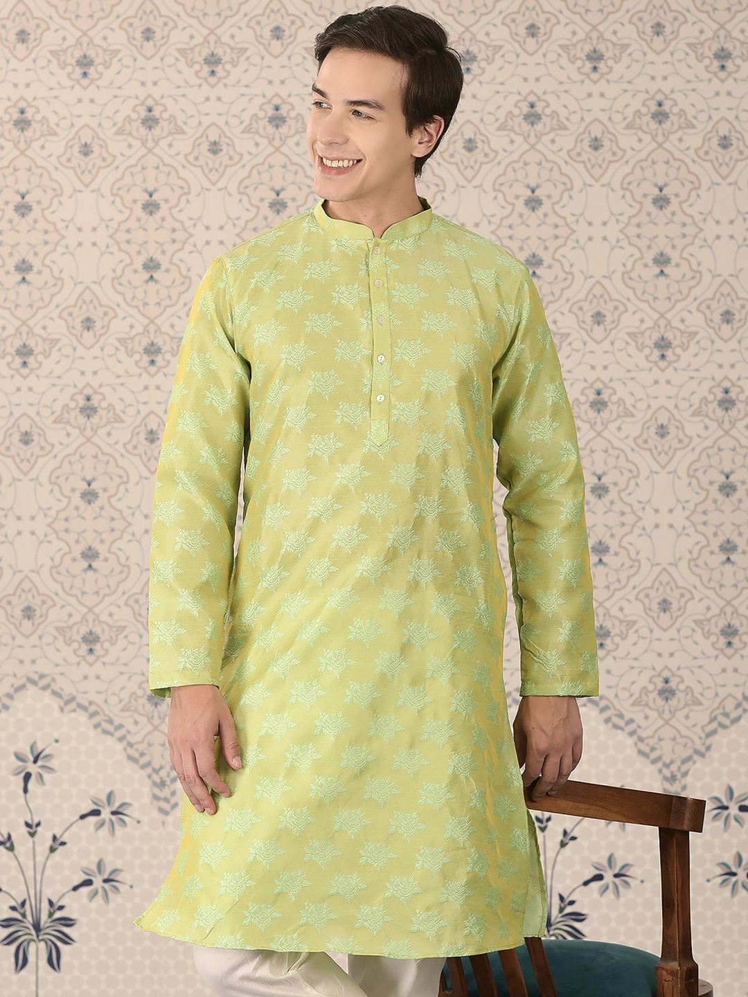 

Ode by House of Pataudi Men Green Mandarin Collar Woven Design Straight Kurta