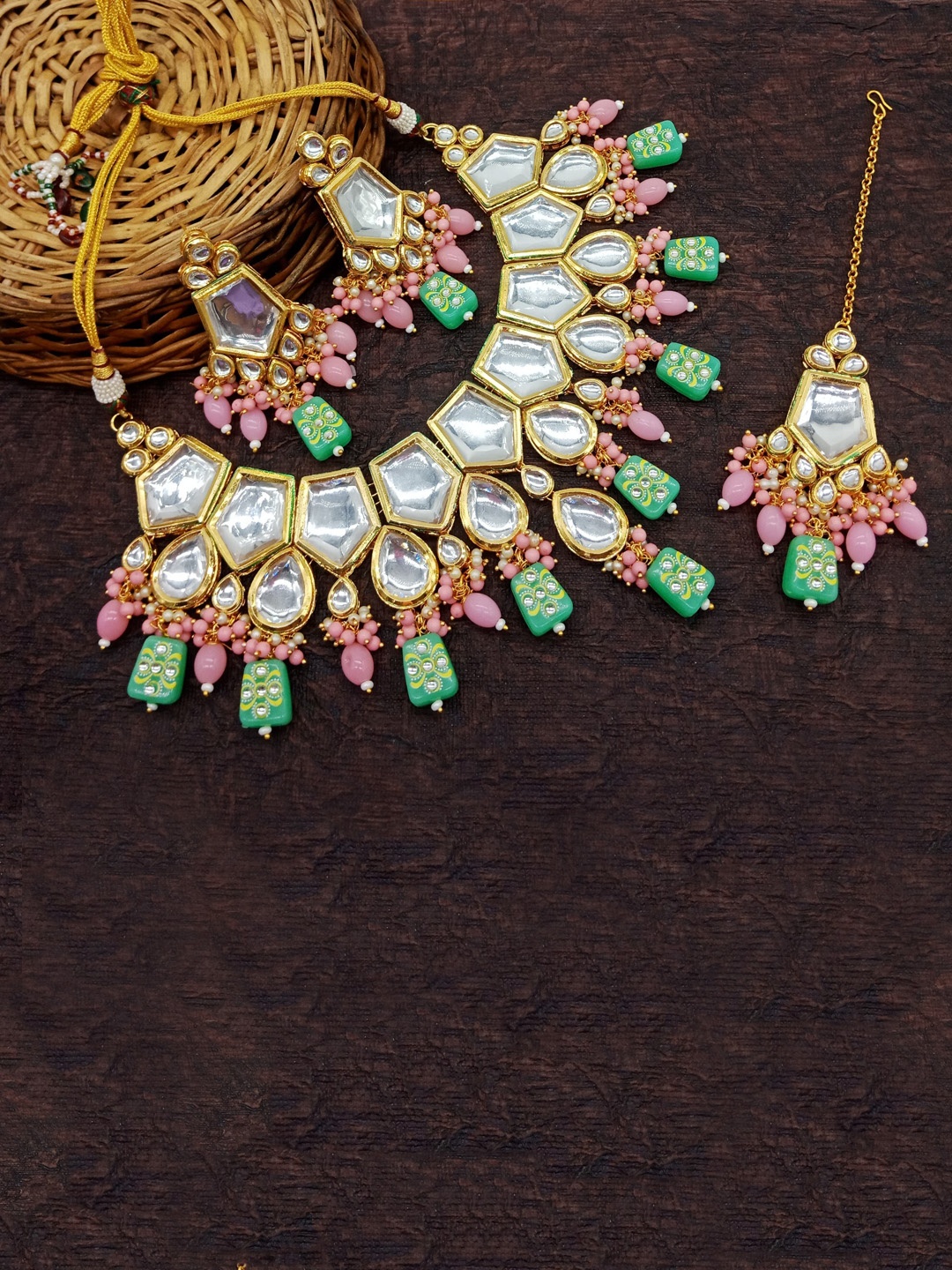 

AASHISH IMITATION Gold-Plated Kundan-Studded & Beaded Jewellery Set