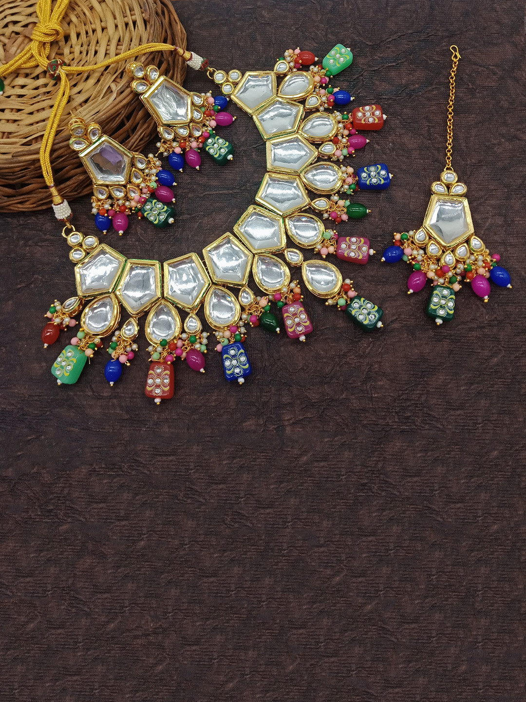 

AASHISH IMITATION Gold-Plated Kundan-Studded & Beaded Jewellery Set