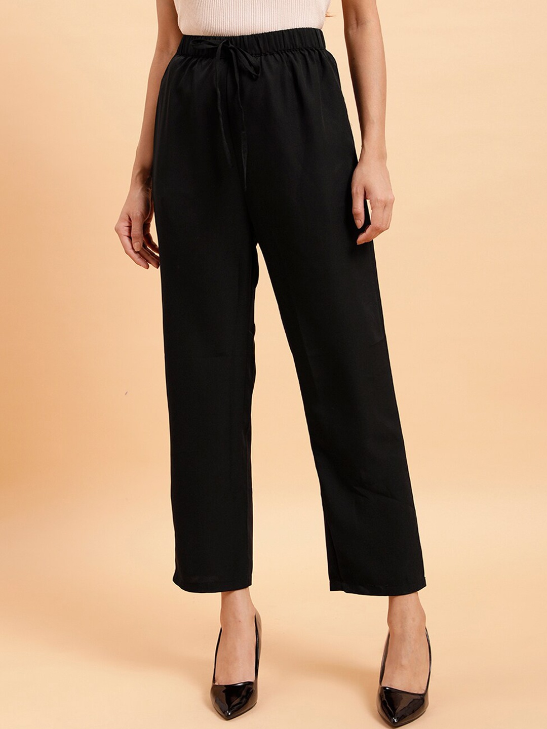 

MINT STREET Women Mid-Rise Regular Trousers, Black