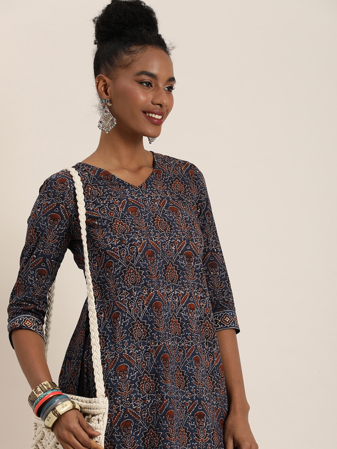 

Taavi Pure Cotton Ethnic Motifs Hand Block Printed V-Neck Ajrakh Kurta, Navy blue