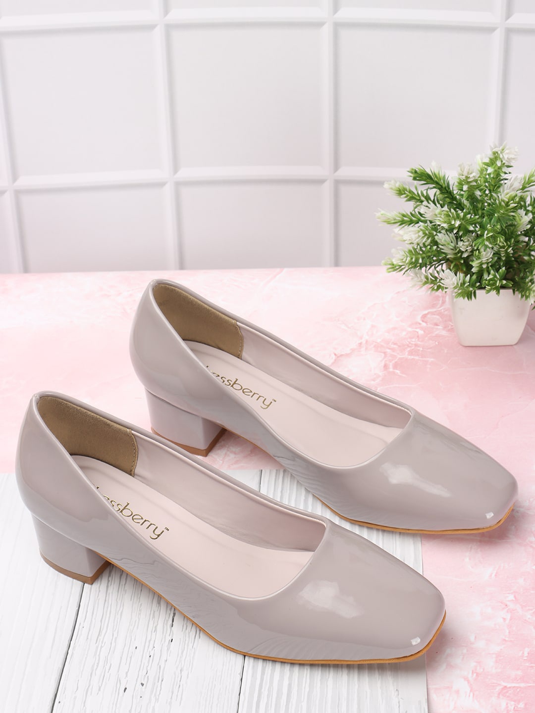 

DressBerry Grey Square Toe Block Pumps