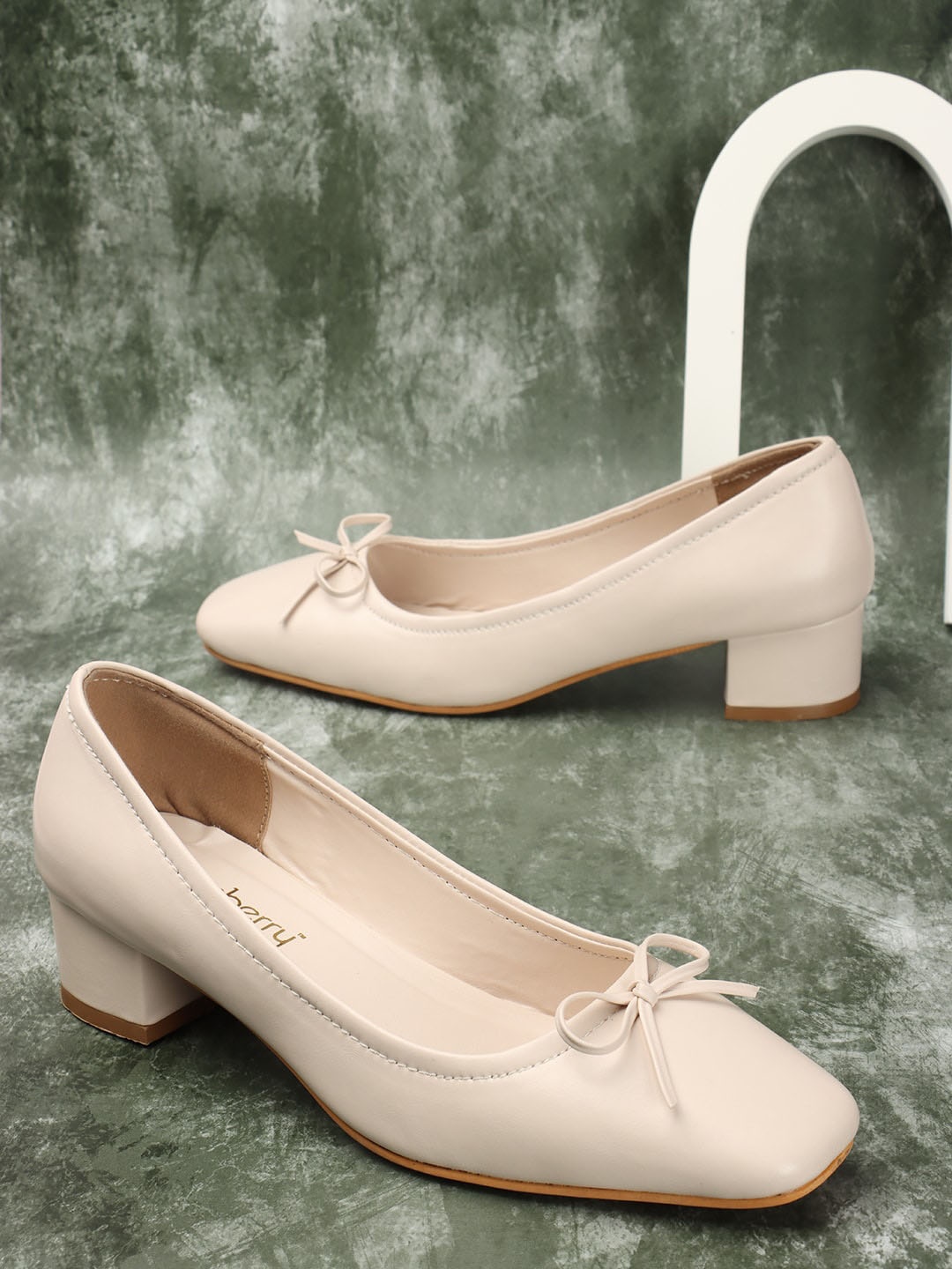 

DressBerry Cream-Coloured Bow Detail Block Heel Pumps