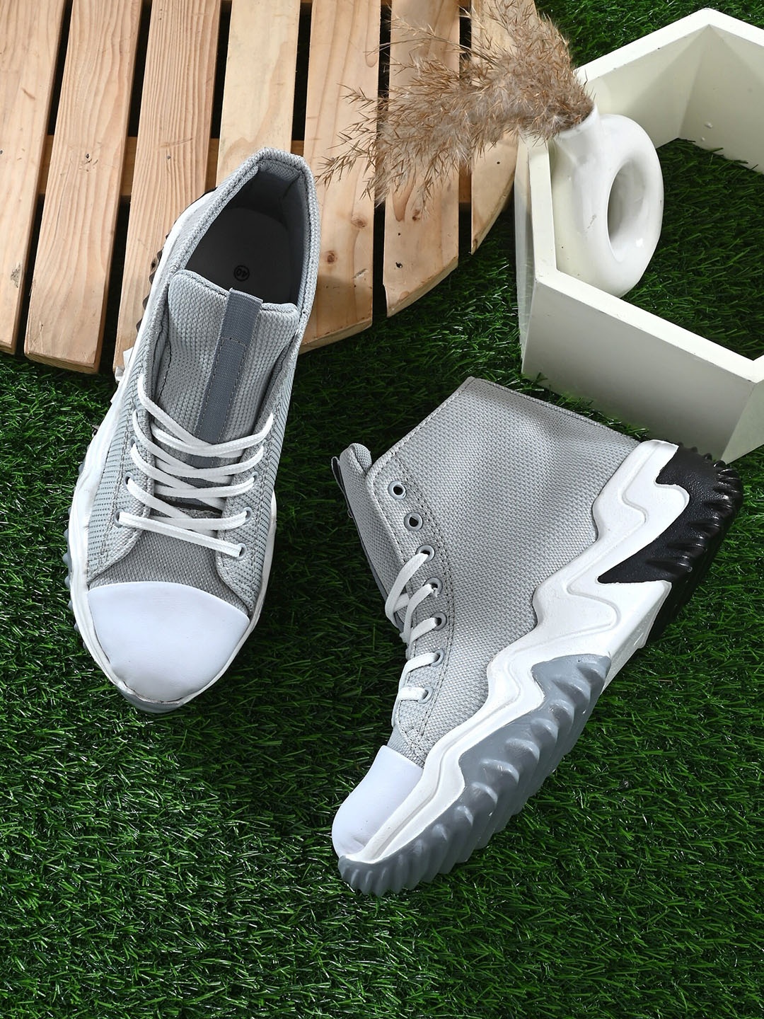 

Kook N Keech Women Grey & White Mid Top Textile Padded Insole Contrast Sole Sneakers