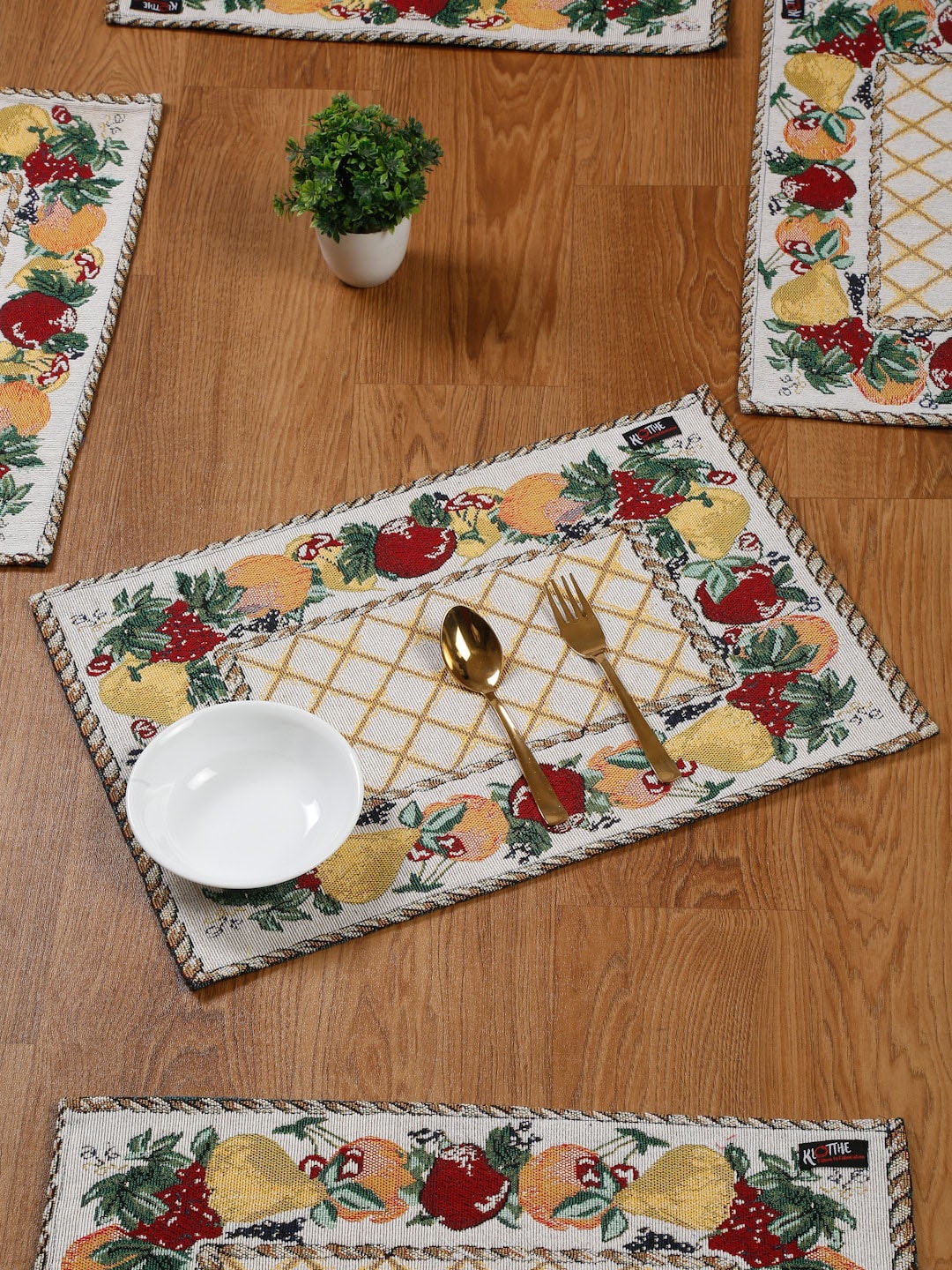

KLOTTHE Red & Yellow 6-Pieces Woven-Design Cotton Placemats
