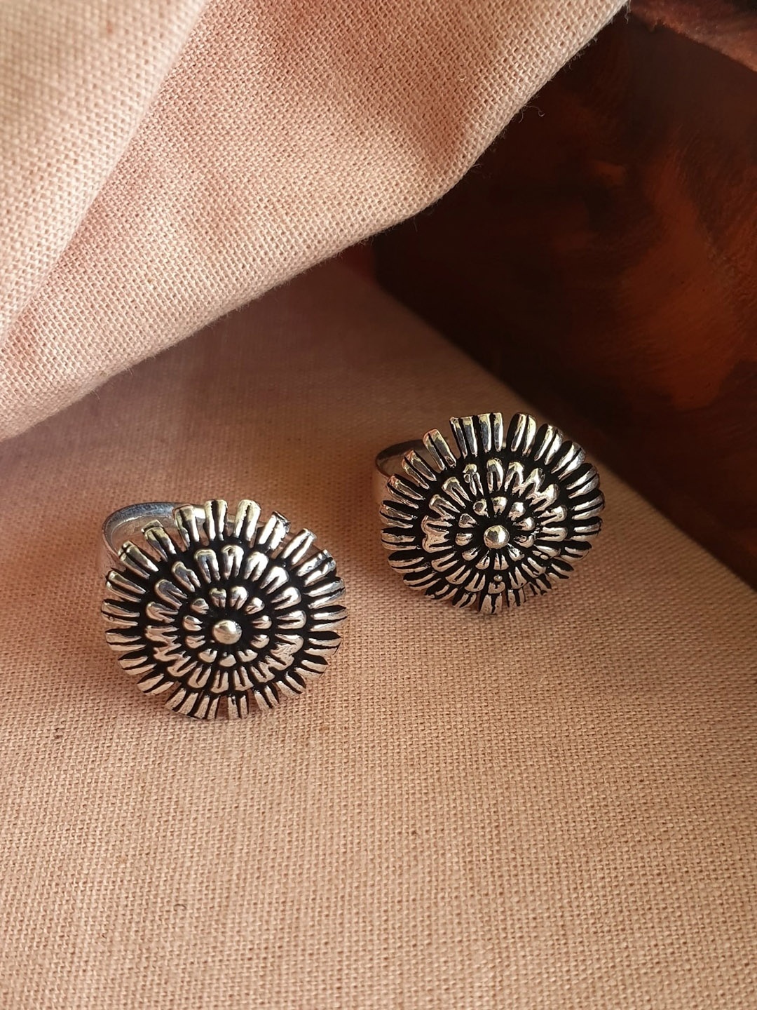 

Infuzze Set Of 2 Silver-Plated Oxidised Toe Rings