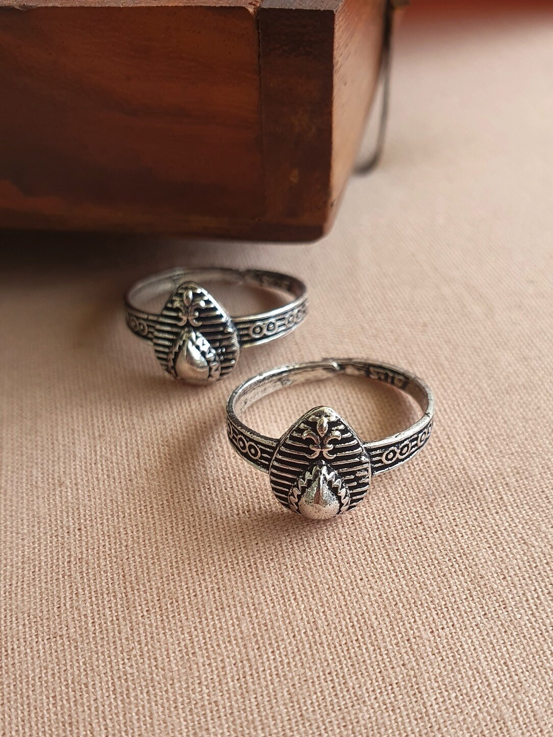 

Infuzze Set Of 2 Oxidised Silver-Plated Toe Rings