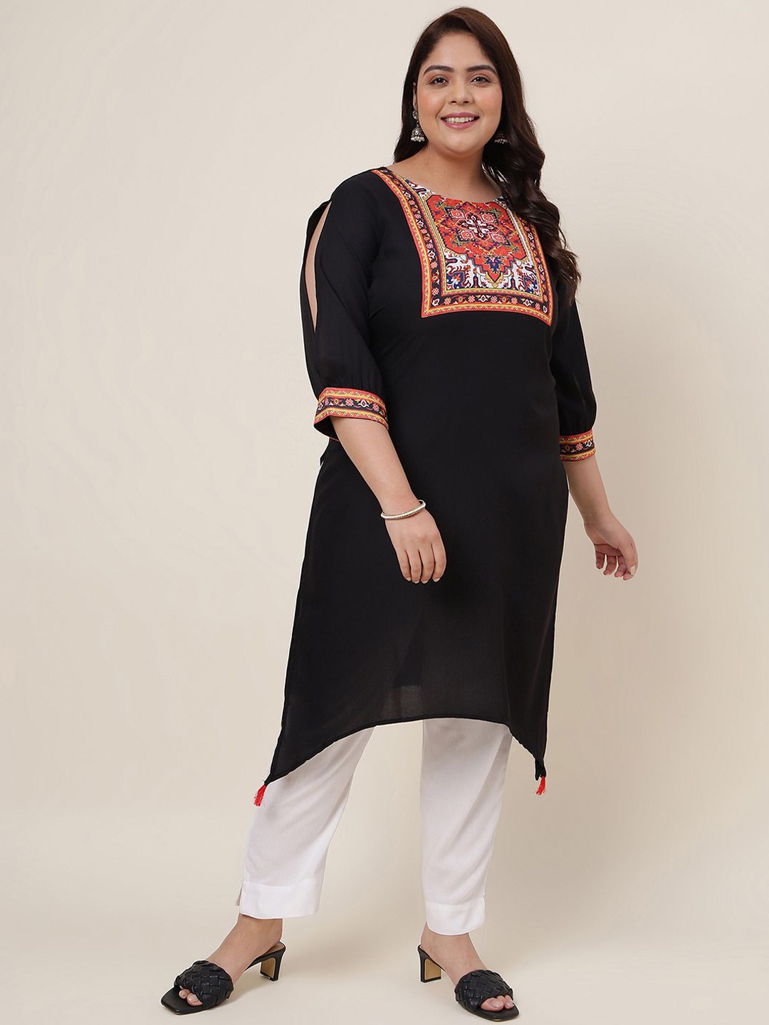 

SKYLEE Plus Size Black Ethnic Motifs Printed Slit Sleeves Kurta