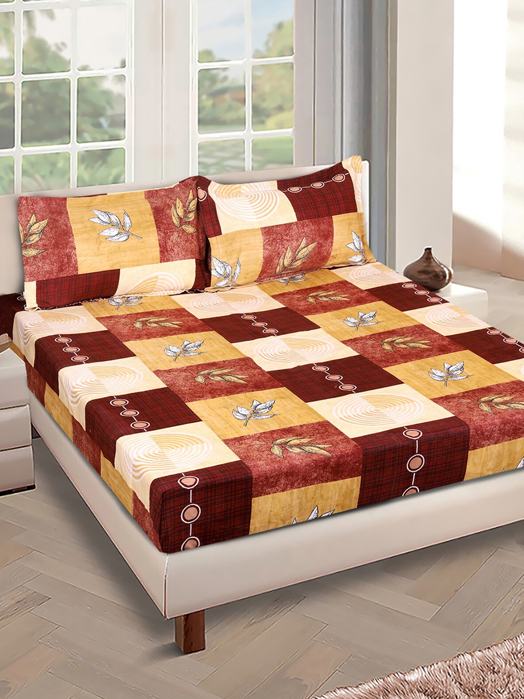 

ROMEE Maroon & Beige Geometric 150 TC Microfiber Queen Bedsheet & 2 Pillow Covers
