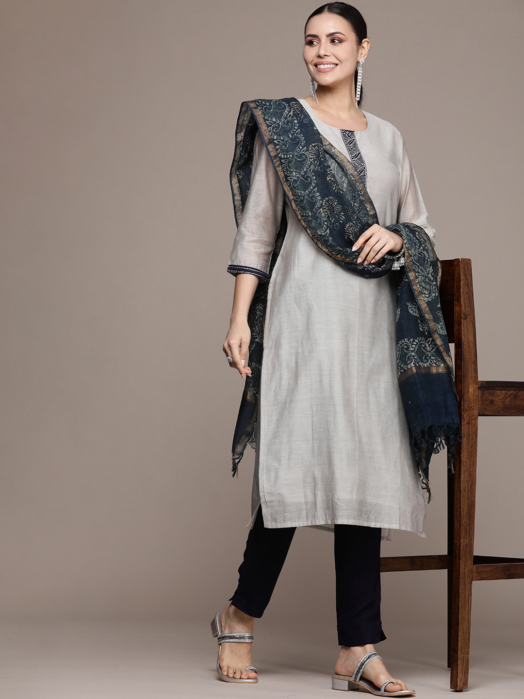 

Navibhu Women Yoke Design Regular Sequinned Kurta with Trousers, Grey