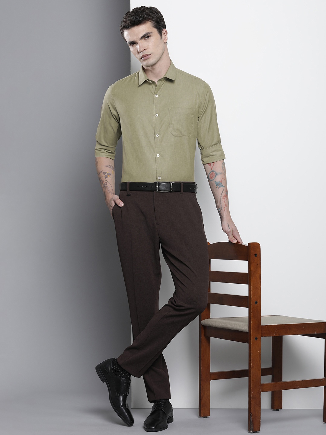 

The Indian Garage Co. X Luxe Men Slim Fit Opaque Formal Shirt, Green