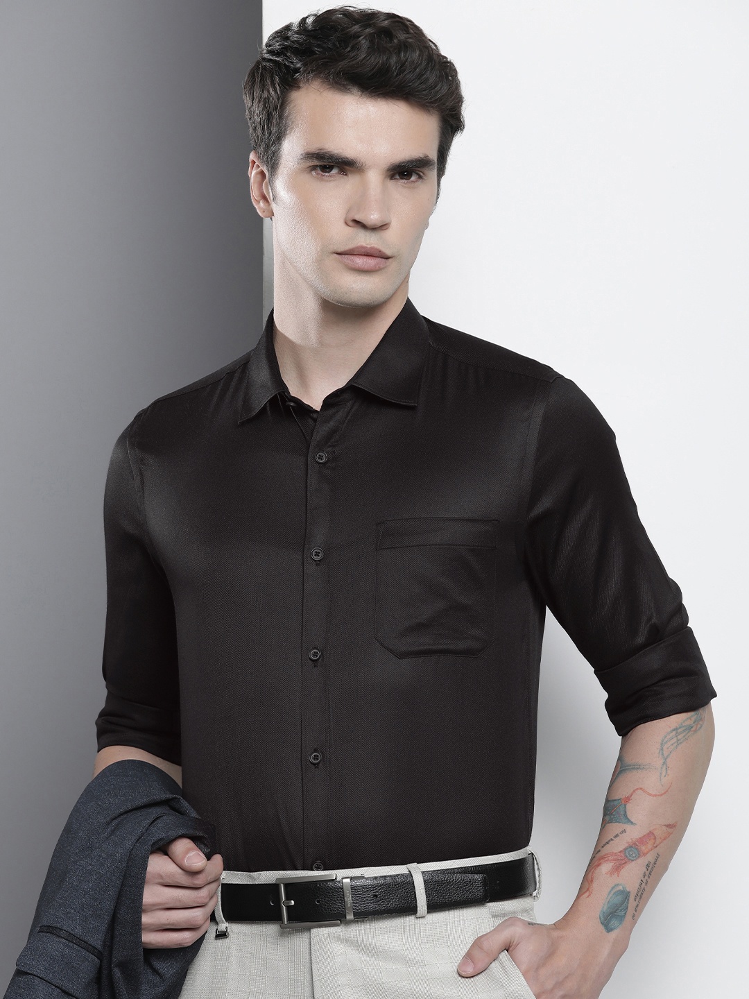 

The Indian Garage Co. X Luxe Men Black Slim Fit Opaque Formal Shirt