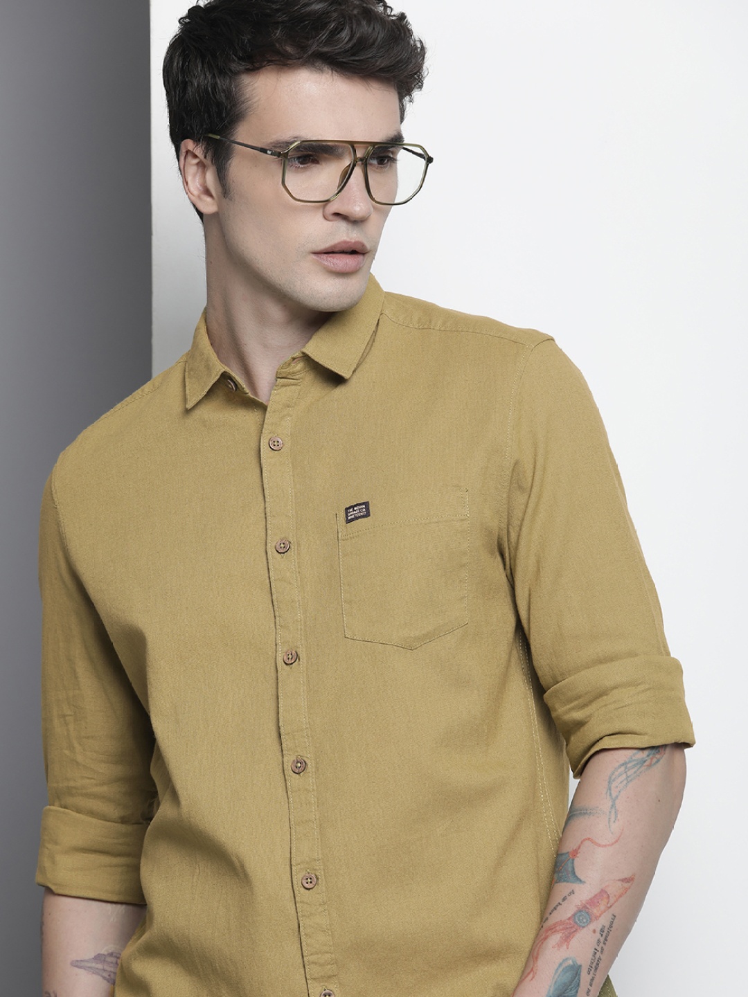 

The Indian Garage Co Men Slim Fit Solid Linen Resortwear Shirt, Olive