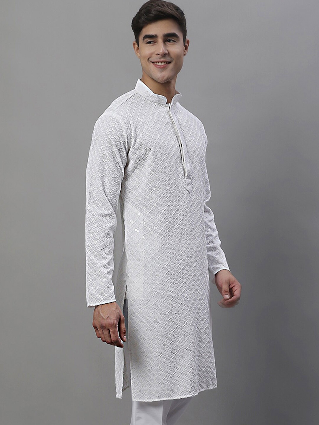 

Jompers Mandarin Collar Ethnic Motifs Embroidered Chikankari Kurta, White