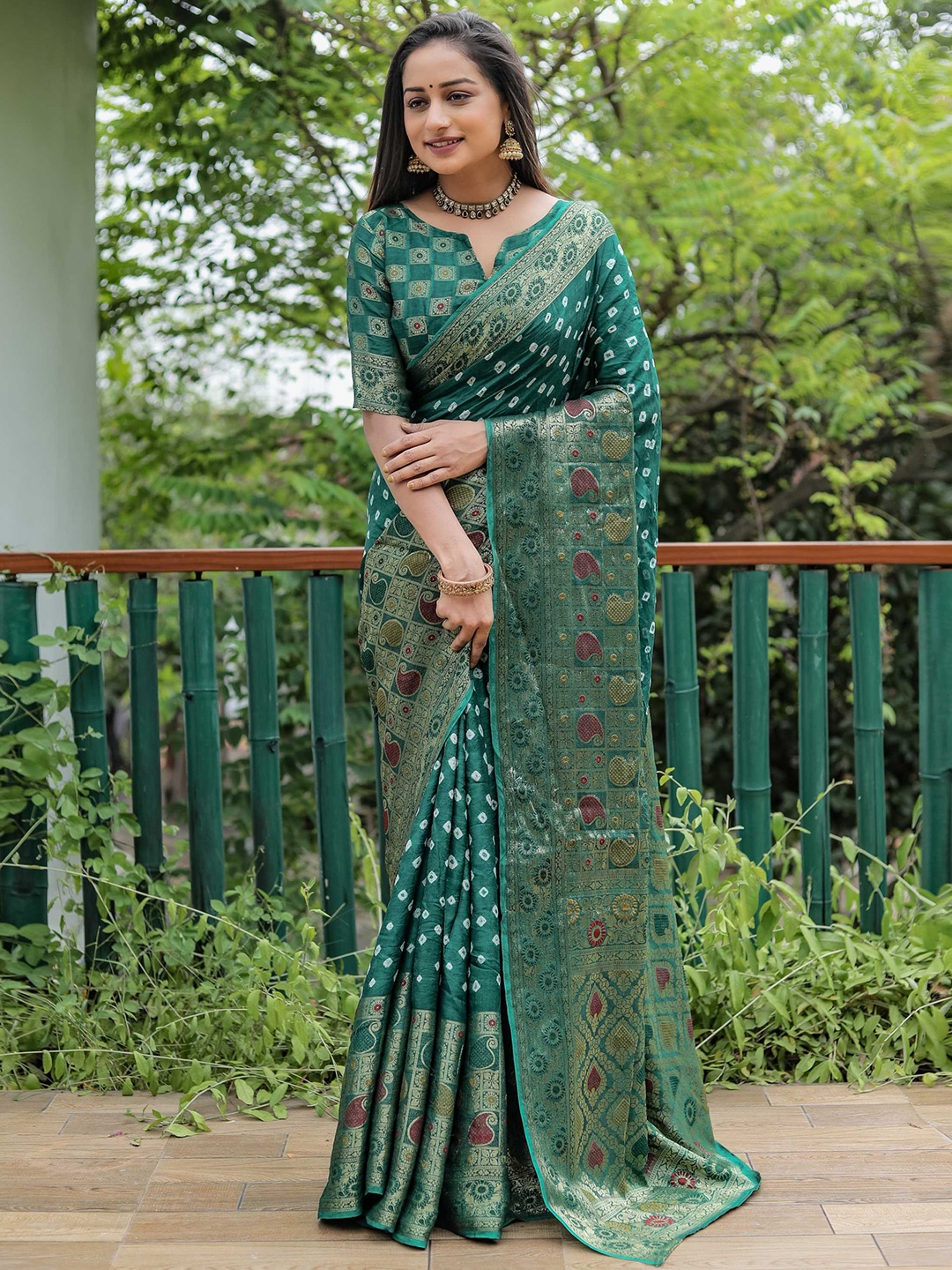 

Mitera Green & Gold-Toned Bandhani Printed Zari Saree