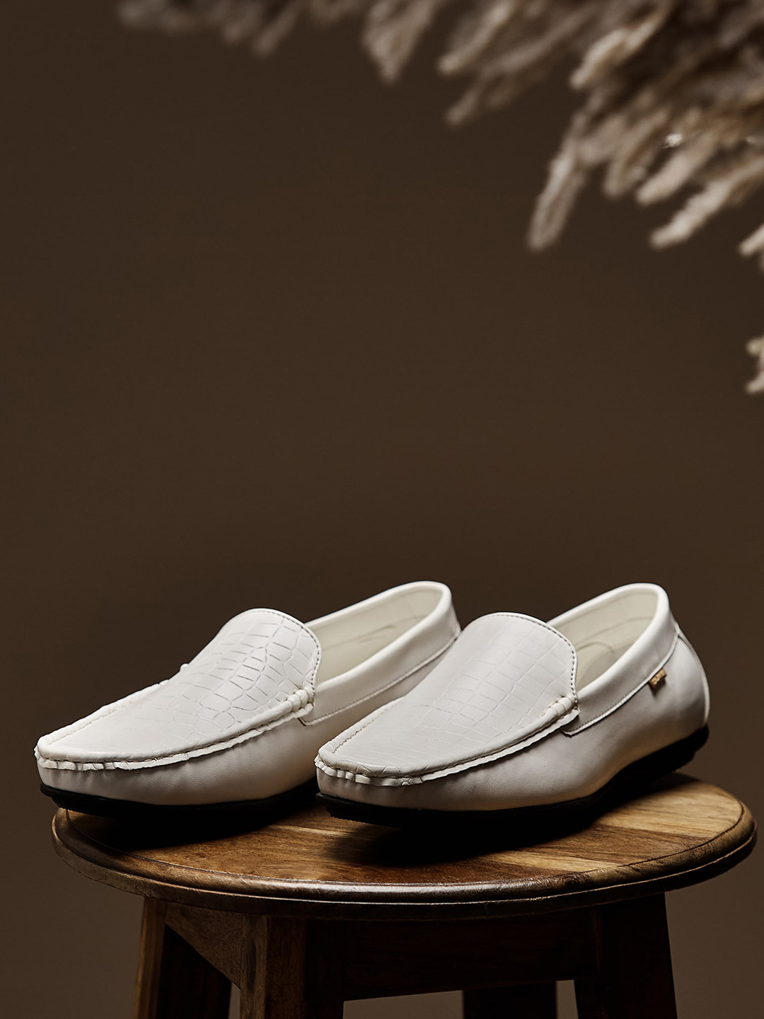 

Duke Men Textured Padded Insole Basics Loafers, White