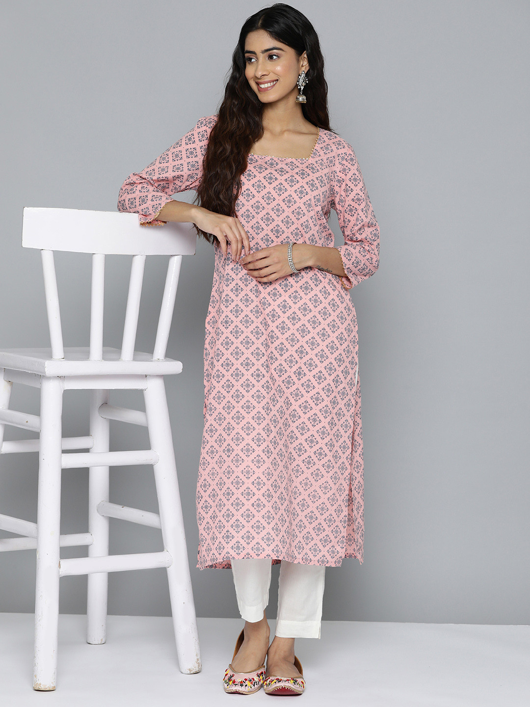 

HERE&NOW Women Ethnic Motifs Printed Gotta Patti Kurta, Pink