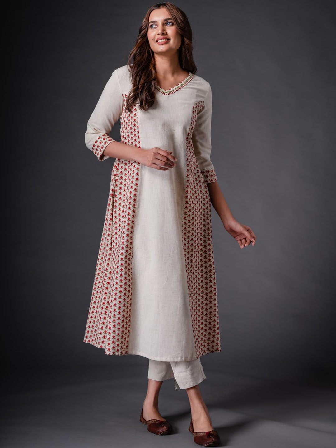 

Vismay Floral Printed Panelled Cotton A-Line Kurta, Off white