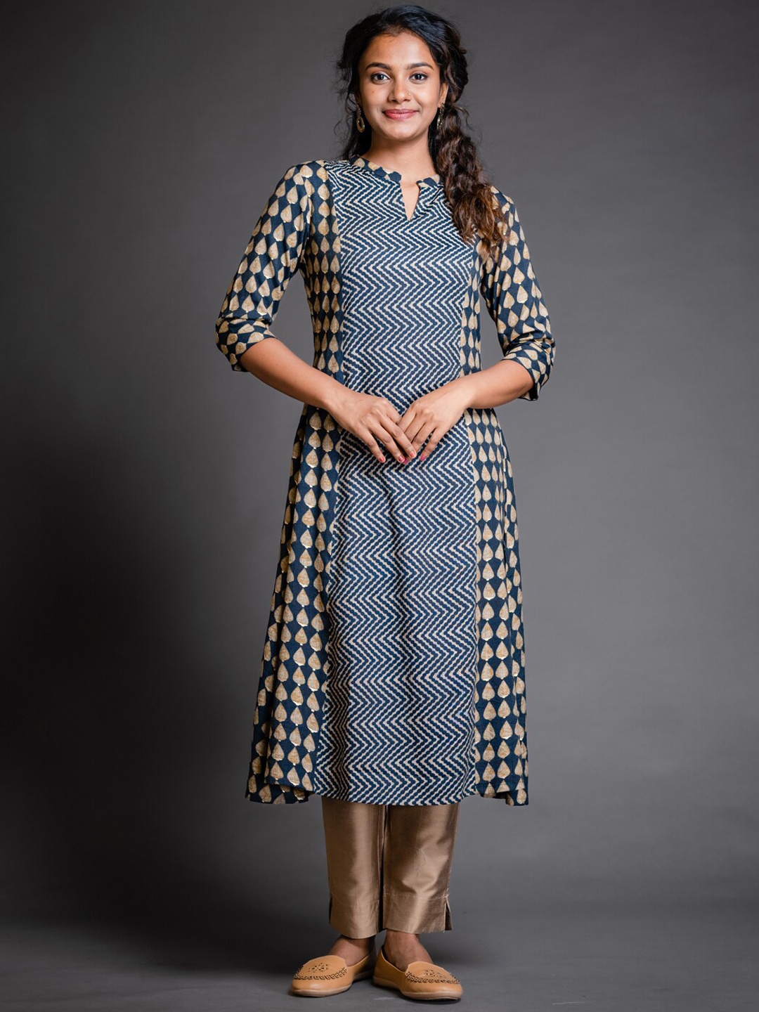 

Vismay Geometric Printed Panelled A-Line Kurta, Blue