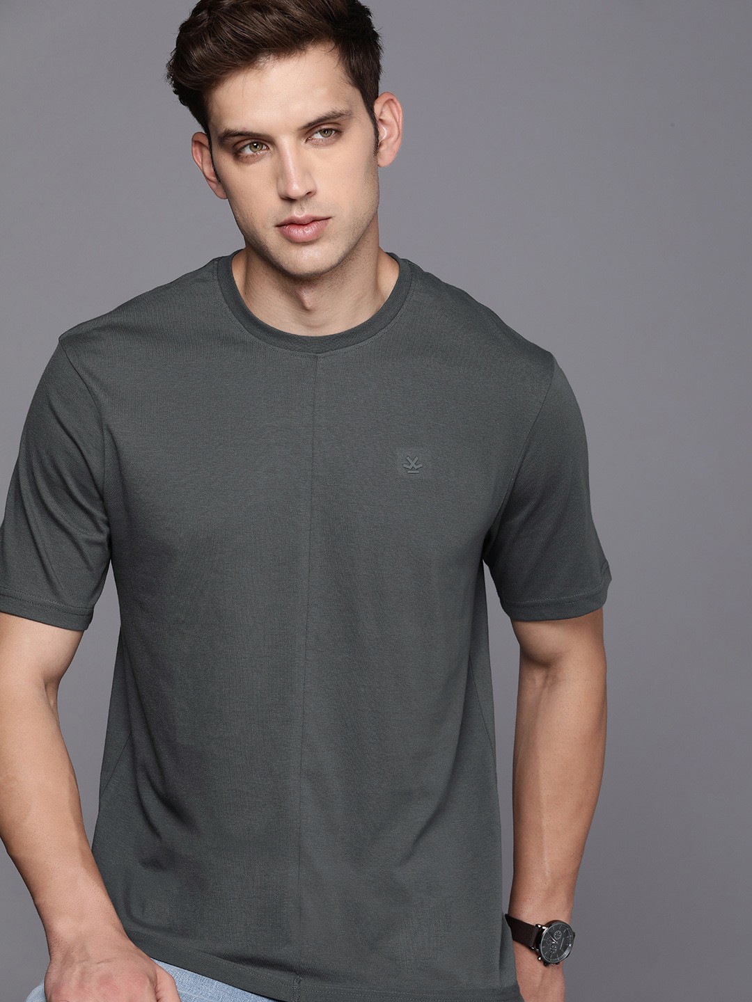 

WROGN Men Solid Round Neck T-shirt, Grey
