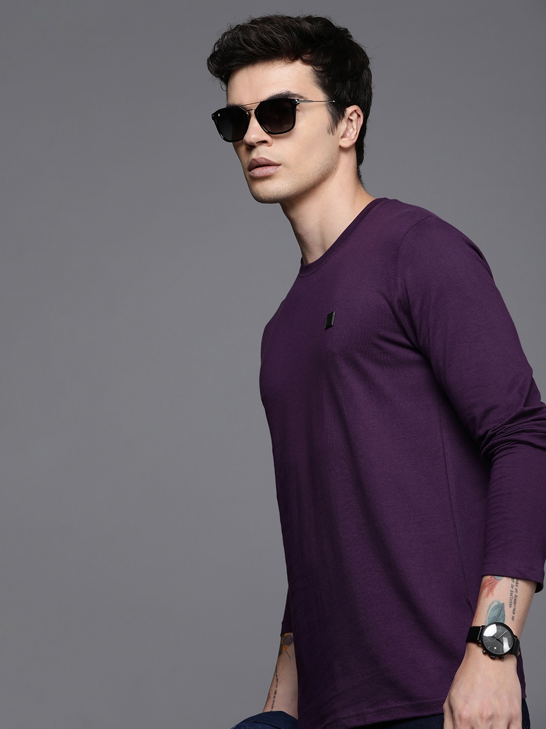 

WROGN Men Pure Cotton Solid Round Neck Slim Fit T-shirt, Purple