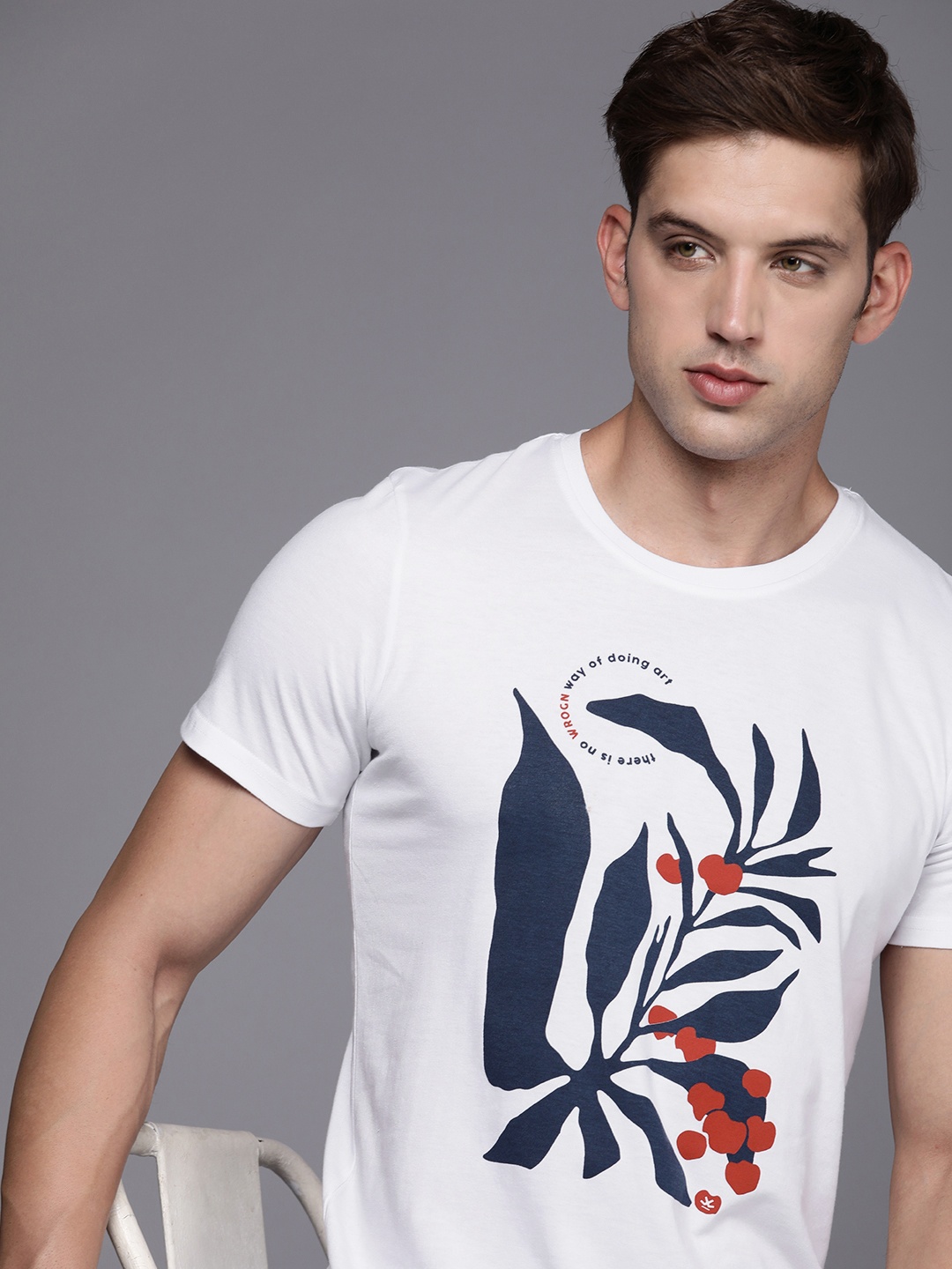 

WROGN Round Neck Graphic Printed Slim Fit T-shirt, White