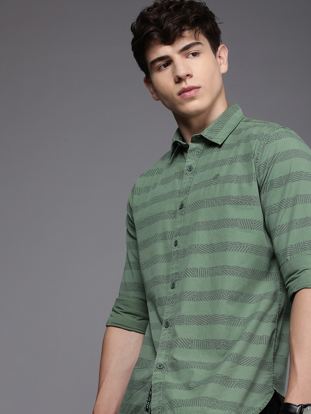 

WROGN Pure Cotton Geometric Striped Slim Fit Casual Shirt, Green