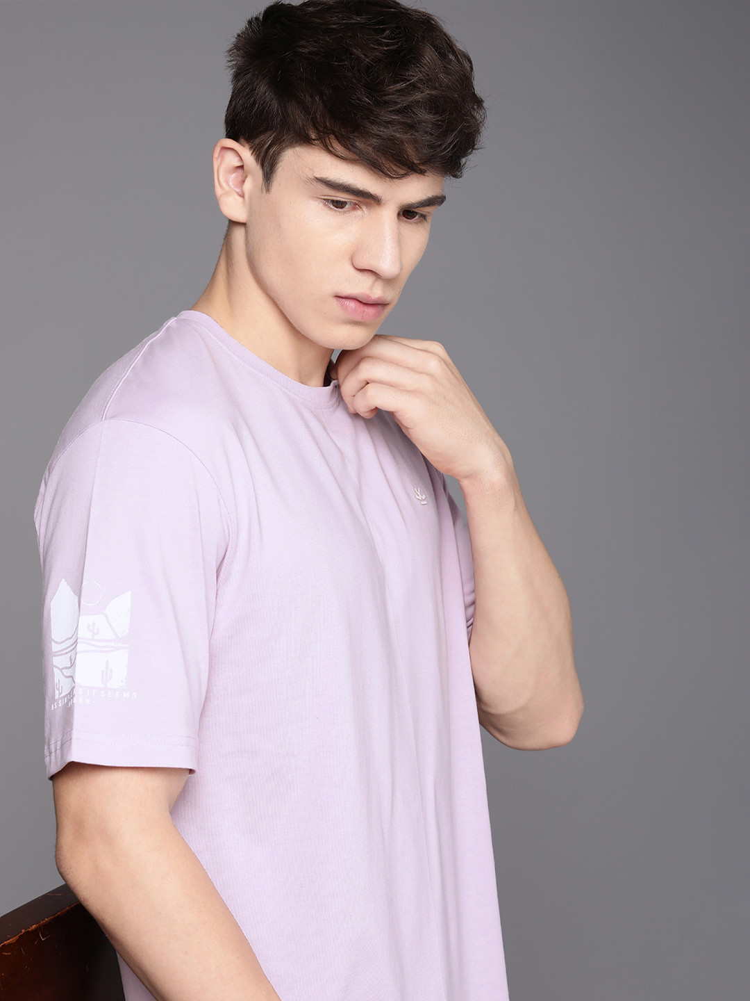 

WROGN Men Solid With Minimal Print Boxy Fit Casual T-shirt, Lavender