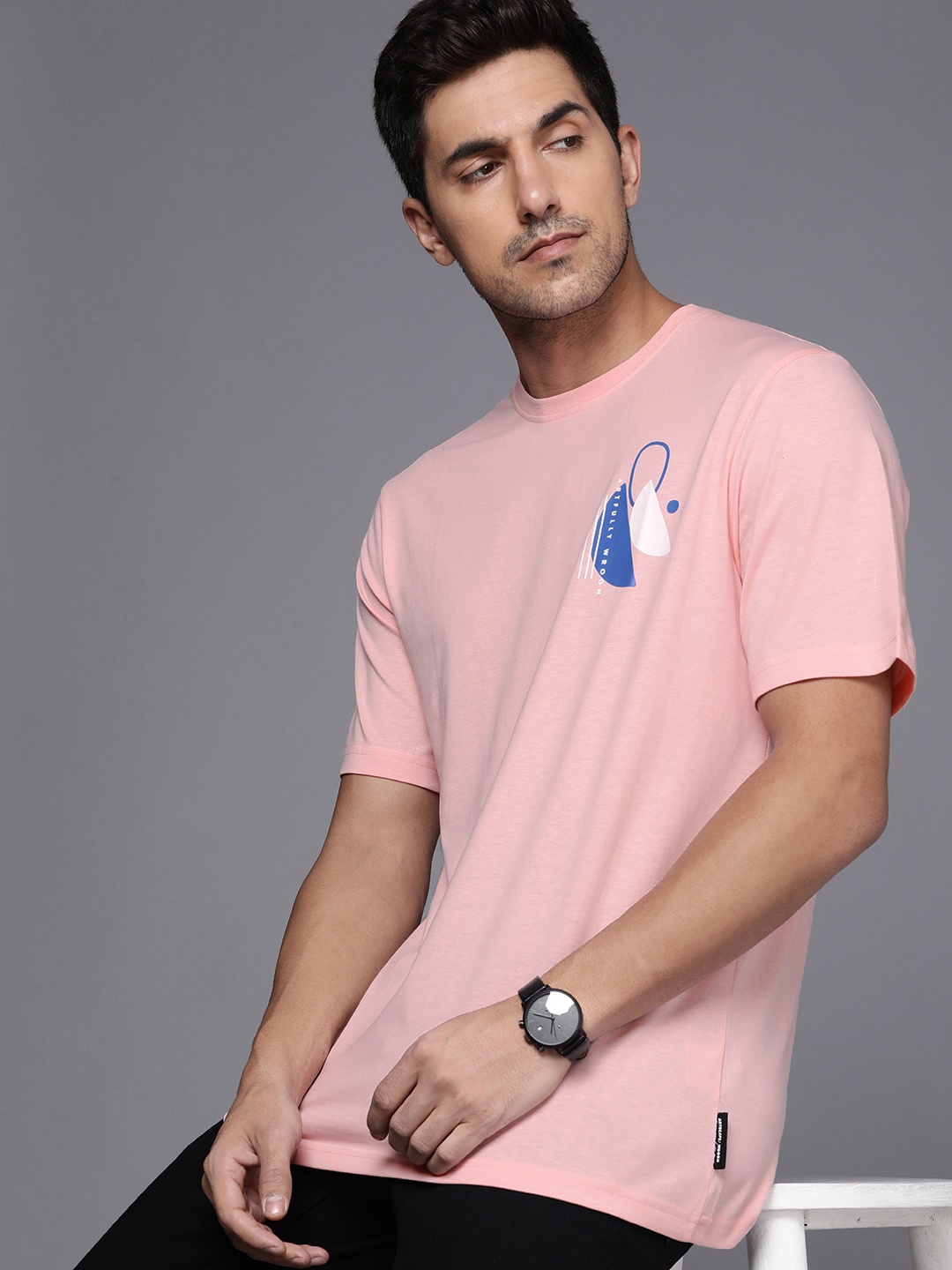 

WROGN Men Solid Round Neck T-shirt With Print Detail On Chest, Pink