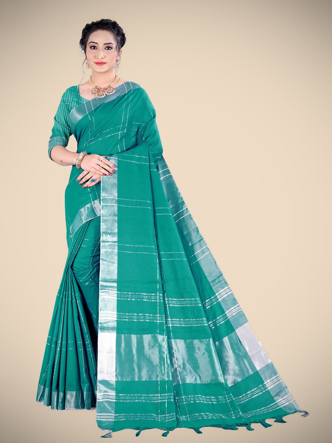 

VAIRAGEE Checked Zari Saree, Sea green