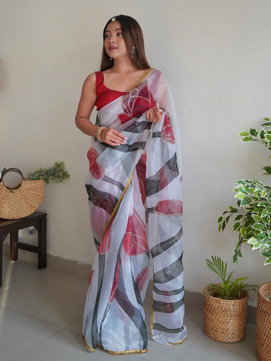 

Atulyam Tex World Floral Printed Sequinned Organza Saree, White