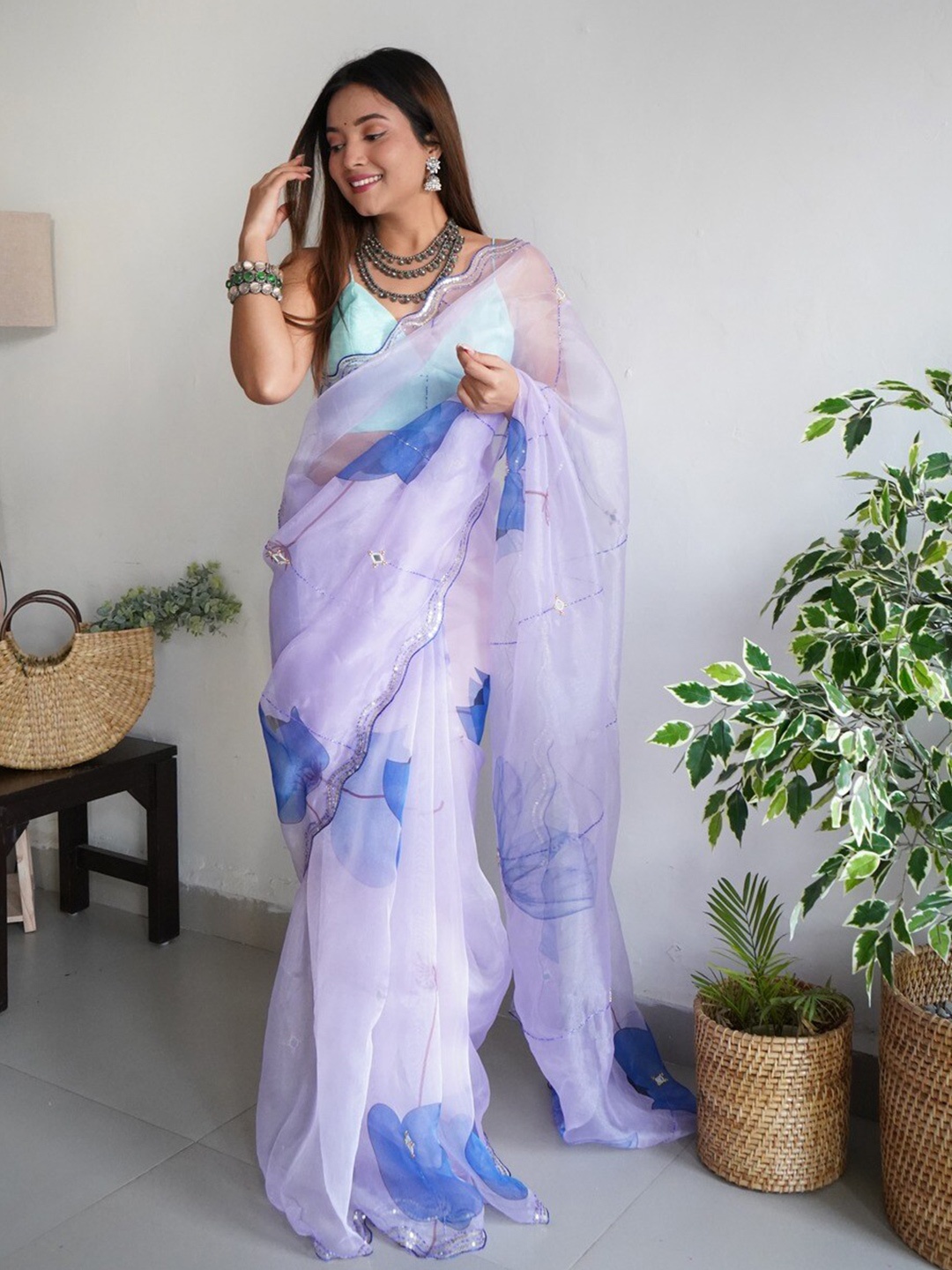 

Atulyam Tex World Floral Printed Sequinned Organza Saree, Purple