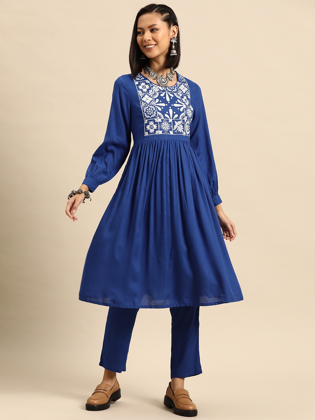

Sangria Floral Embroidered Regular Kurta With Trousers, Blue