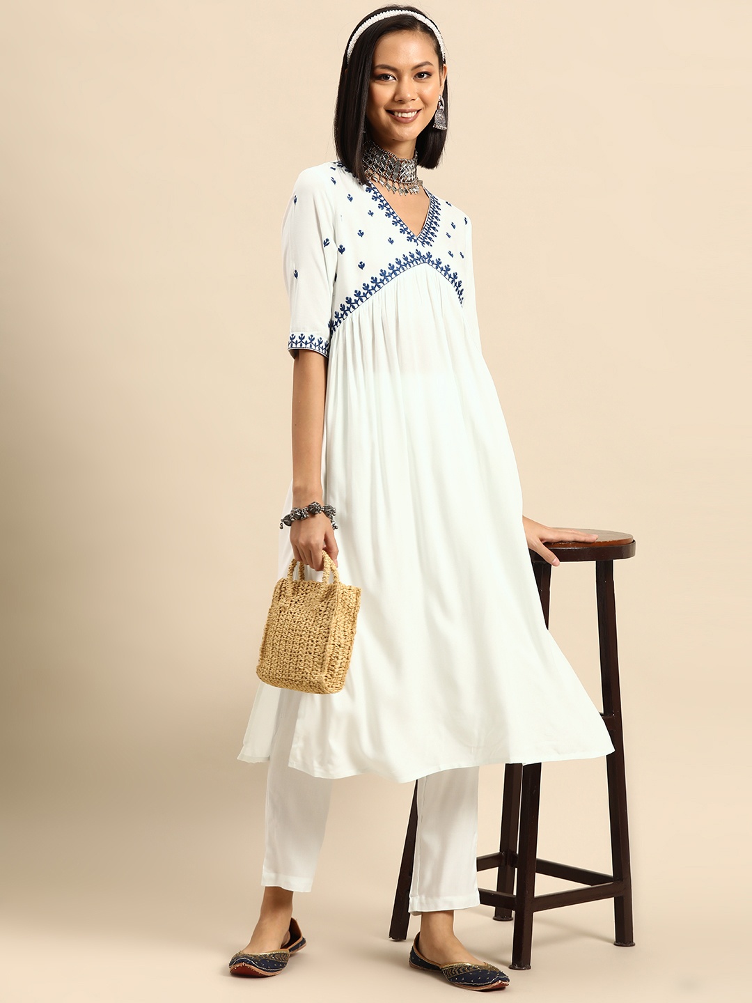 

Sangria Women Ethnic Motifs Embroidered Regular Kurta with Trousers, White